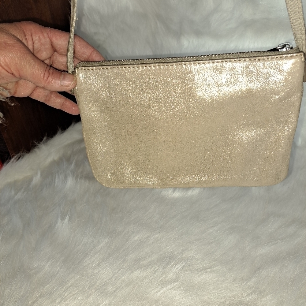 🖤New Fossil gold crossbody small but can hold all your essentials - Picture 3 of 6